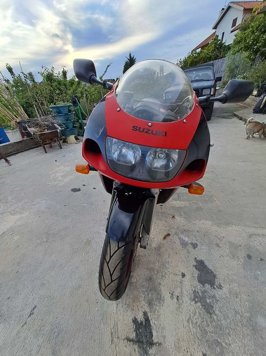 Suzuki GSX 600.