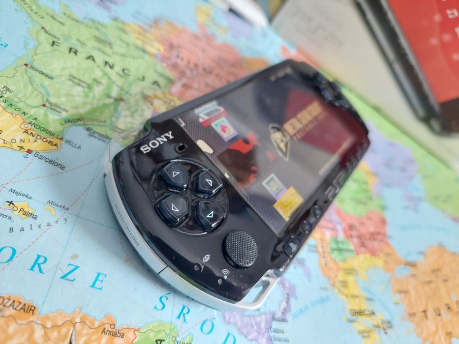 Konsola sony psp 3004 slim piano black zestaw 32gb 100 gier