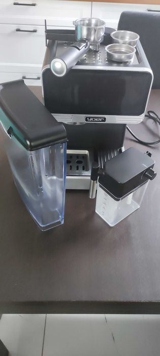 Ciśnieniowy ekspres do kawy Yoer Creamo Pro EMF03BK NA GWARANCJI!!!