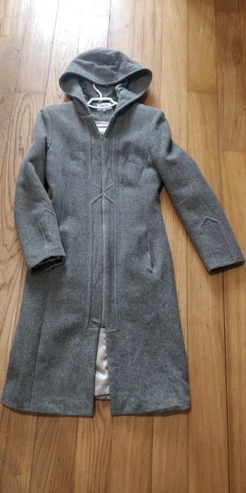 Демісезонне жіноче пальто з капюшоном