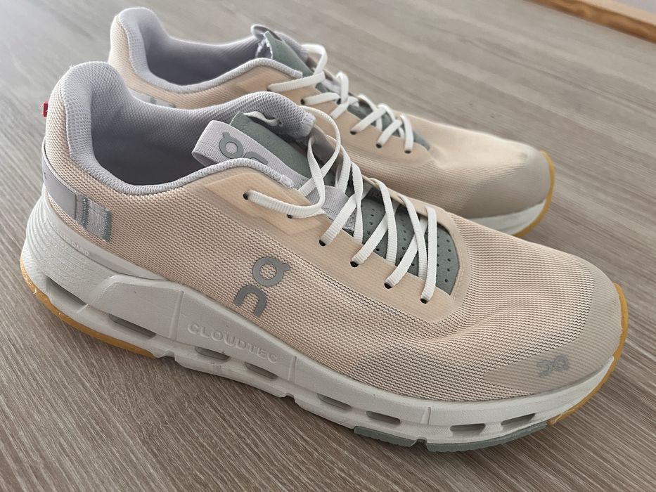 ON Cloud mulher desportivas