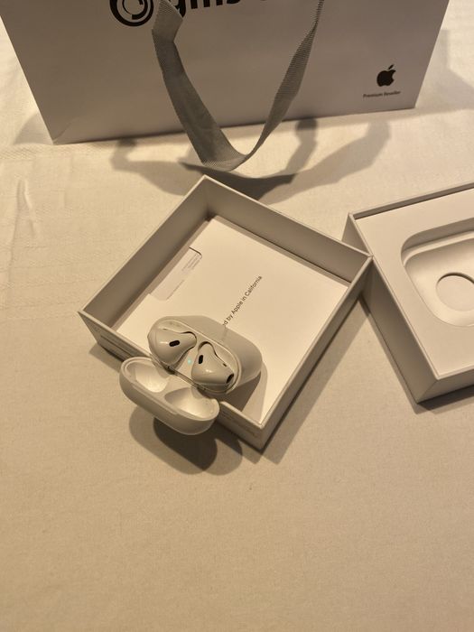 Apple AirPods com estojo de carregamento