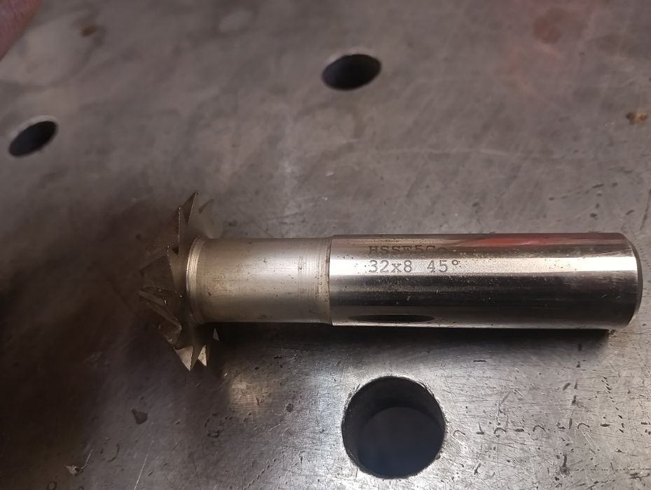 Frez kątowy teowy trzpieniowy HSS-E 5⁰Co 32x8 45⁰