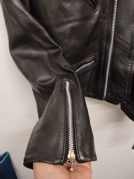 Blusão  em  pele com pouco uso em bom estado geral fechos a funcionar