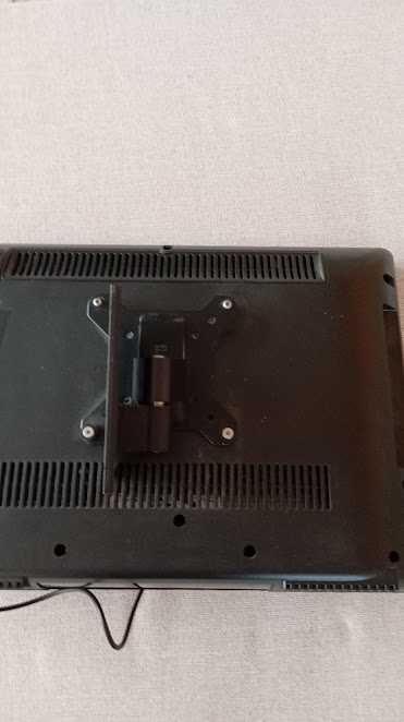 TV da marca crown pequena com suporte