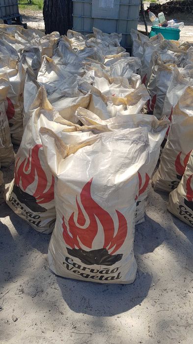 Carvão vegetal. Vende-se.