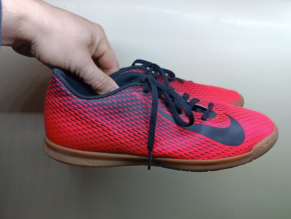 Футзалки 42.5  nike bravatax ii ic