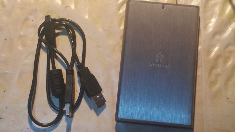 DiscoS RígidoS externoS 320 GB + 1TB pouco usadoS, como novoS
