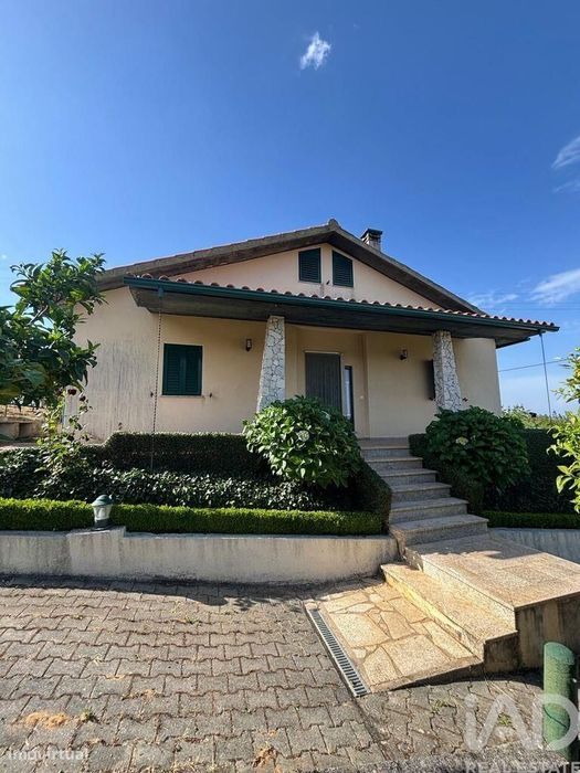 Moradia térrea T4 em Sobreira Formosa e Alvito da Beira de 170 m2