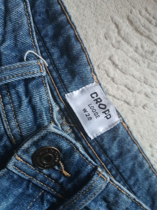 Bermudy młodzieżowe, szorty dżinsowe Cropp Loose W28