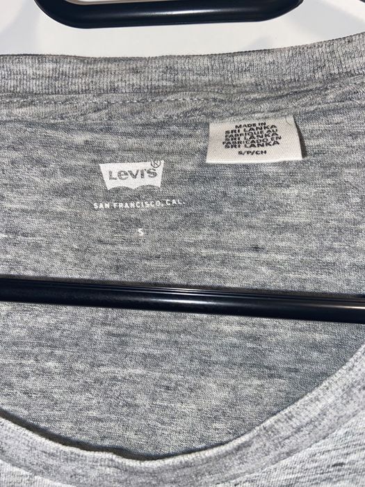 szary t-shirt levis