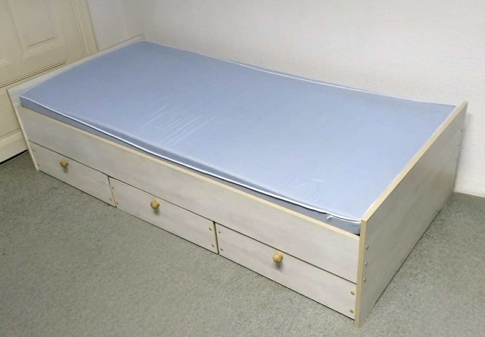 Łóżko z materacem i szufladami 90x200
