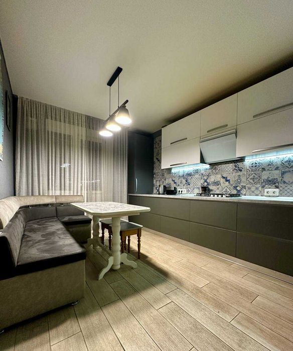 Світла квартира з гардеробною, технікою та ремонтом! OS