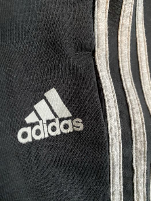 Спортивні штани Adidas.