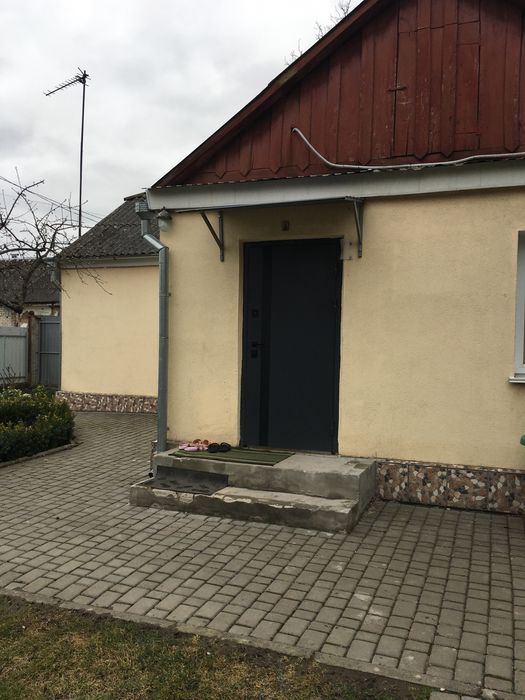 ПРОДАЖ 1/2 будинку під комерційну діяльність