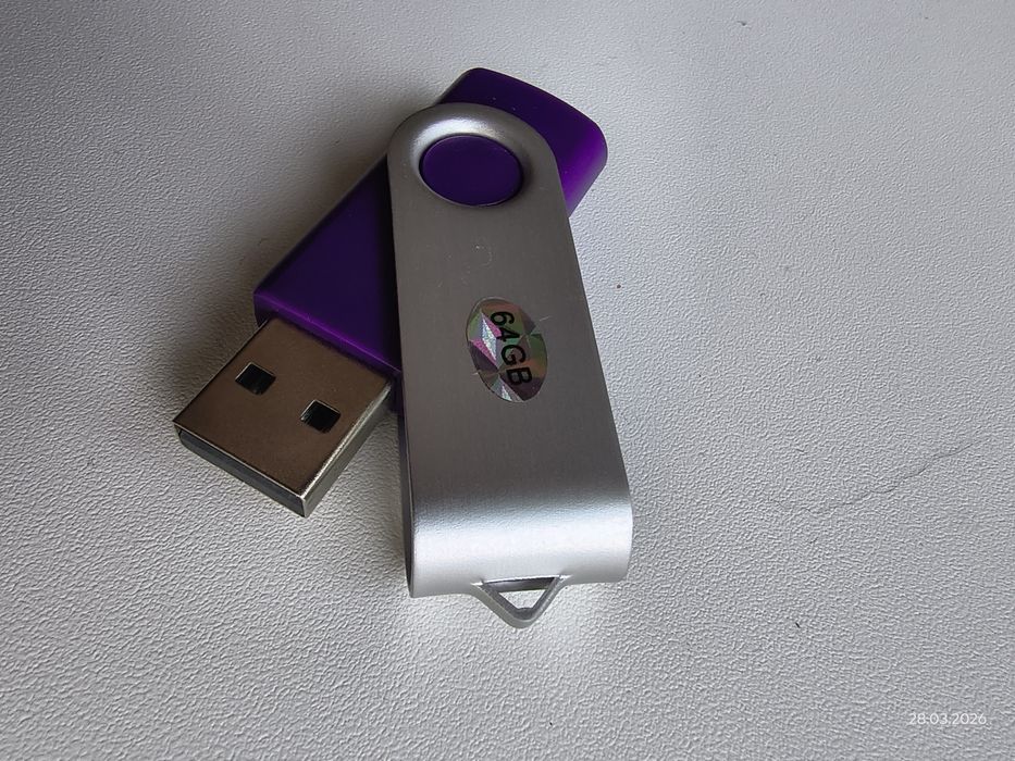 Флешка 64 ГБ USB 2.0 (поворотна)  Нова