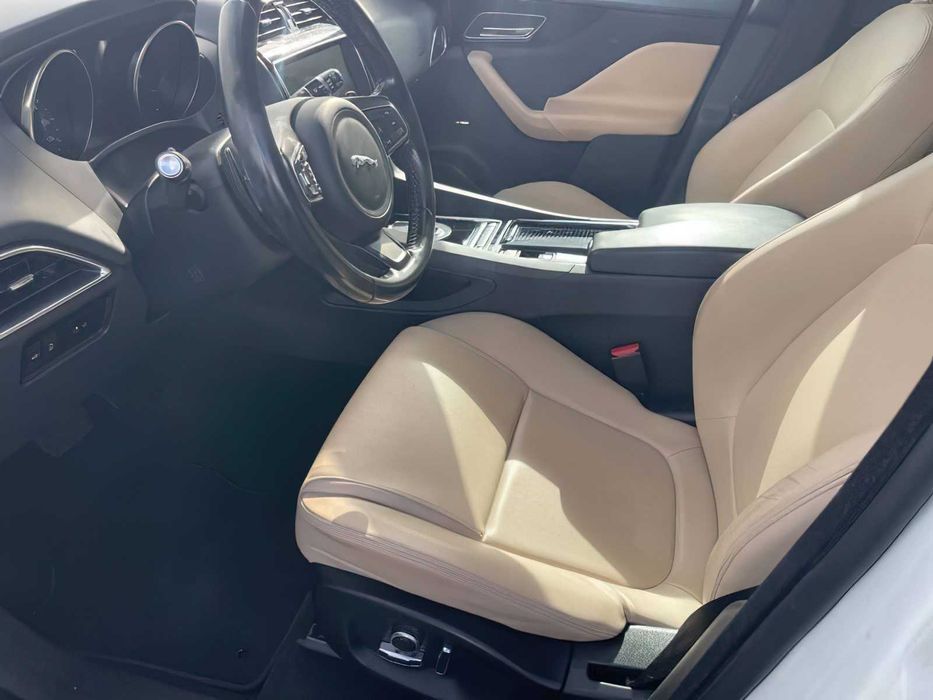 Jaguar F-PACE      2020