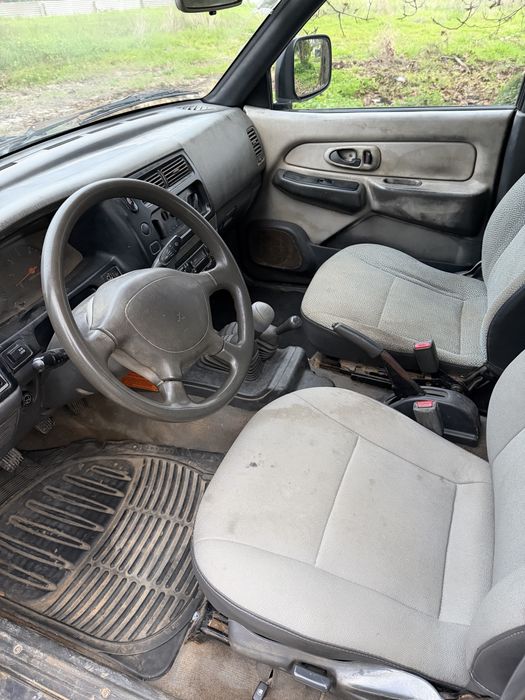 Mitsubishi L200 4x4 ( Com Avaria )