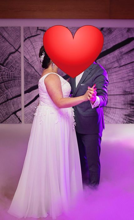 Biała Suknia Ślubna z Gorsetem