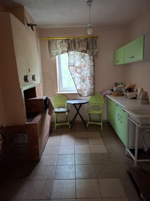 Цегляний будинок в селі Мотовилівська Слобідка, є піч