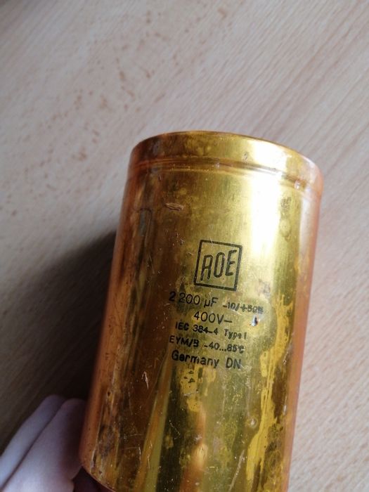 Kondensator elektrolityczny 2200 uF/400V