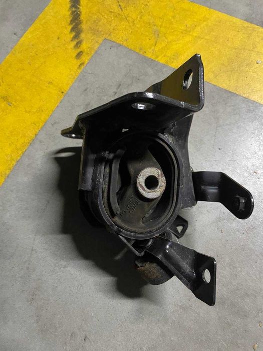 Подушка двигуна ліва, toyota avensis t25 123720H070