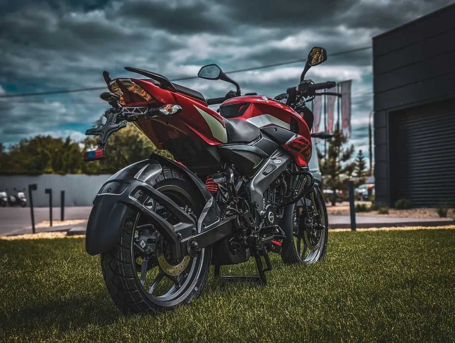 Новий мотоцикл BAJAJ PULSAR NS200, мотосалон Артмото Полтава
