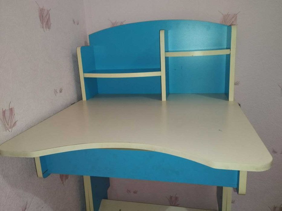 Дитячий стіл парта