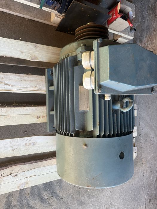 Silnik elektryczny 30kw 2950r/min 55mm falownik  LS STARVEST-iS5