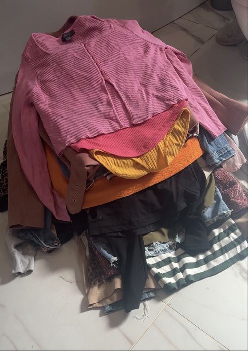 Лот жіночого одягу S-M стан ідеальний 74 позиції