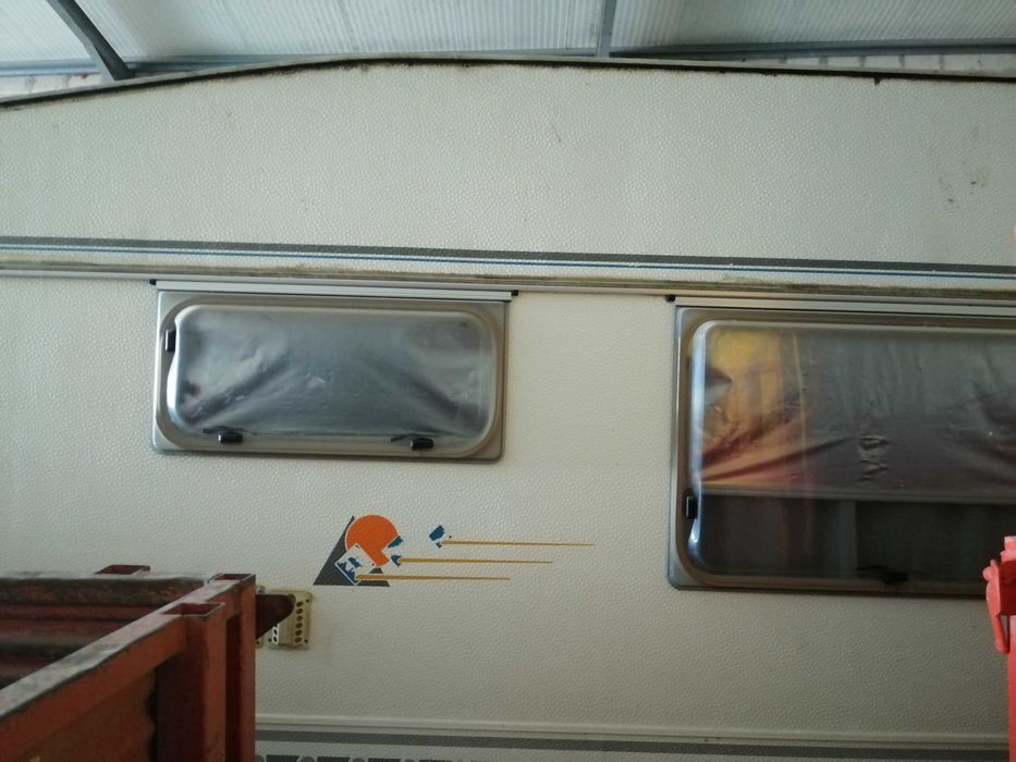 Caravana PLUMA GROU 350 – 1999 – 750kg – Impecável