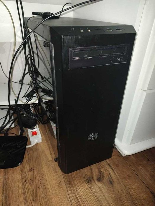 Komputer stacjonarny gaminhgowy AMD Ryzen 7 2700X