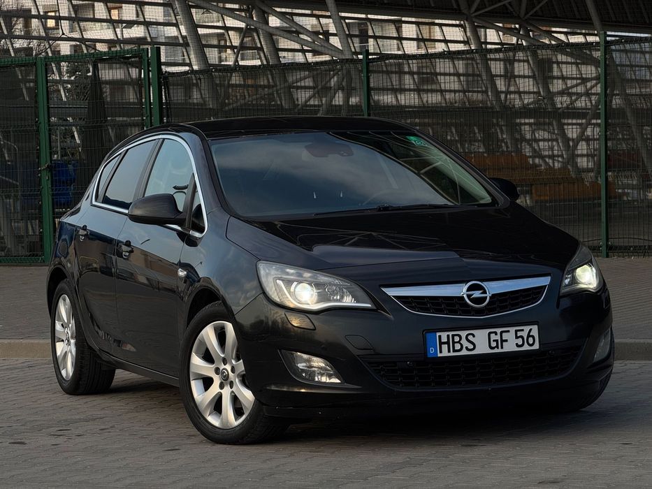 Opel Astra 1.7 Diesel 110KM ALU NAVI Skóry XENON Bezwypadkowy Serwisowany