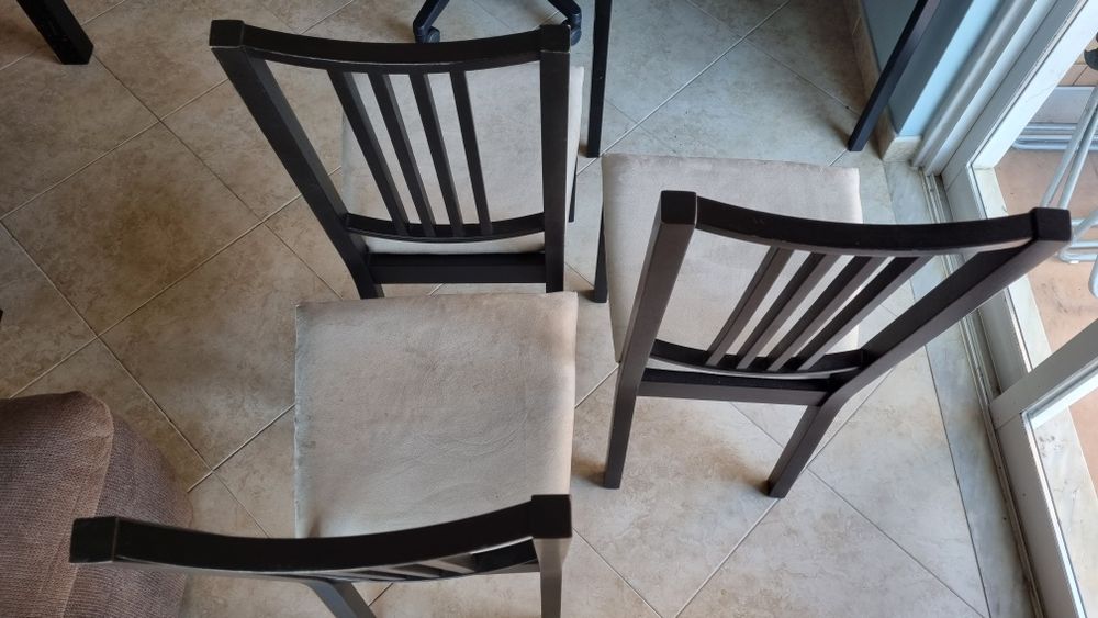 Mesa de sala + 3 cadeiras