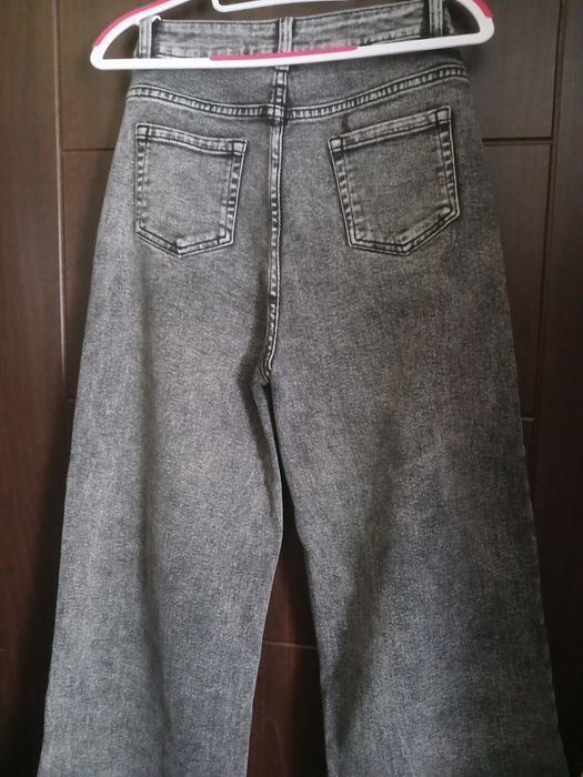 Продам джинсы р.28.