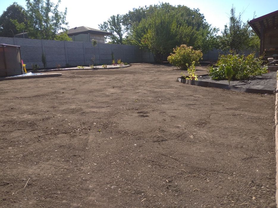 Садовий сервіс, прибирання снігу, топіарна стрижка, покіс газону