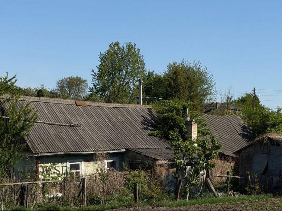 Продаж будинку та двох земельних ділянок
