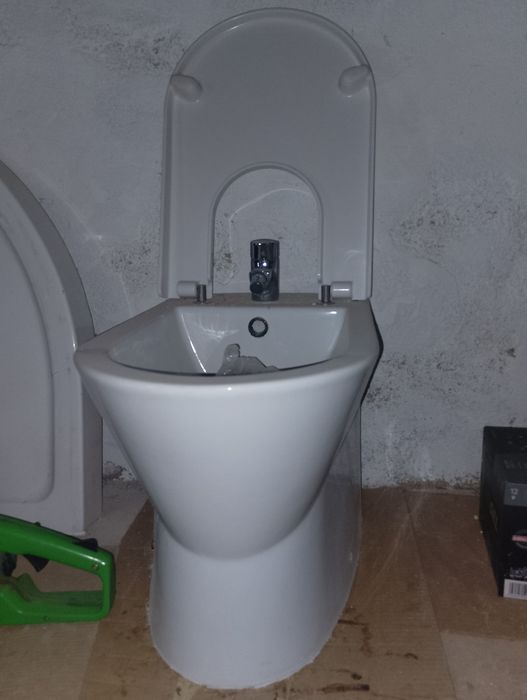 bide sanindusa com tampo e torneira