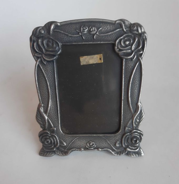 Small and Beautiful Metal Frame