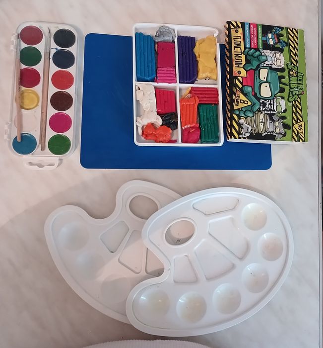 Пластилін, краски. За все 100 грн
