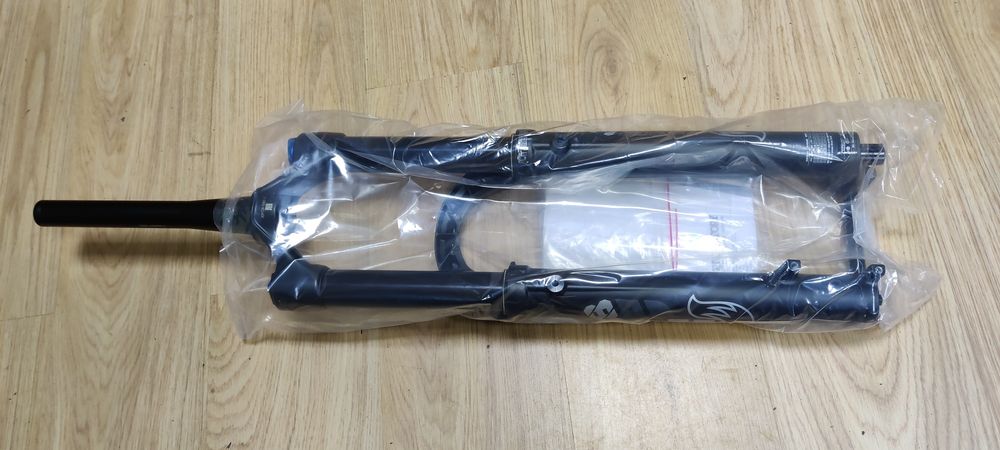 Suspensão e amortecedor fox