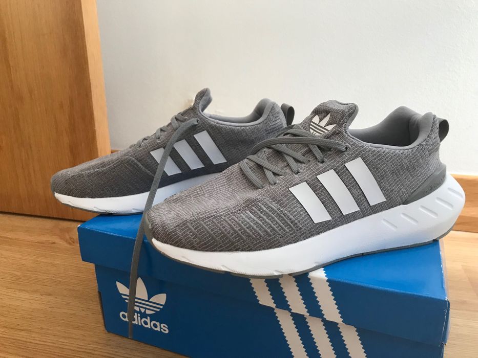 Sapatatilhas running Adidas tamanho 38
