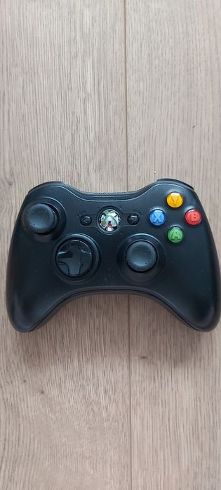 Joystick/Pad Xbox 360 (wersja poliftowa)bardzo dobry stan