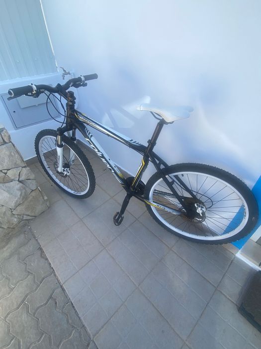 Bicicleta Montanha de adulto, bem estimada.