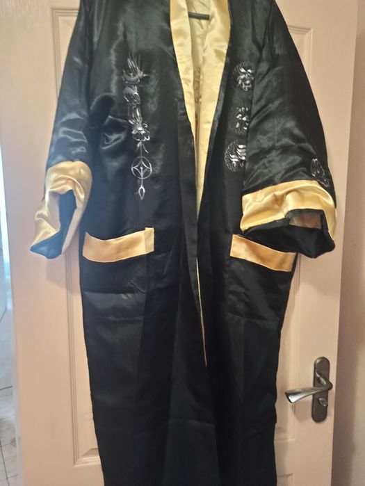 Розкішний халат.