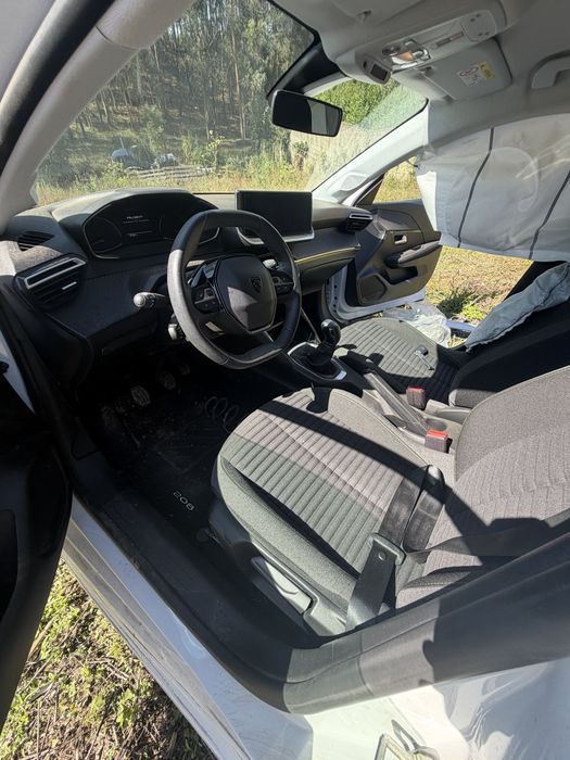 Peugeot 208 a trabalhar poucos km novo modelo