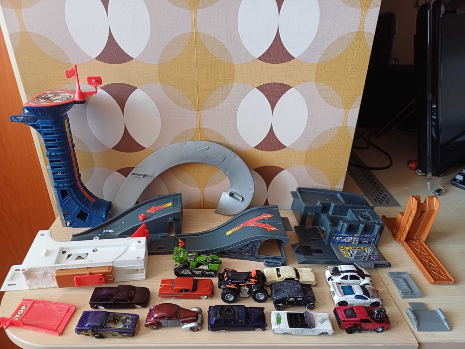 Робот,хот вилс та ігри