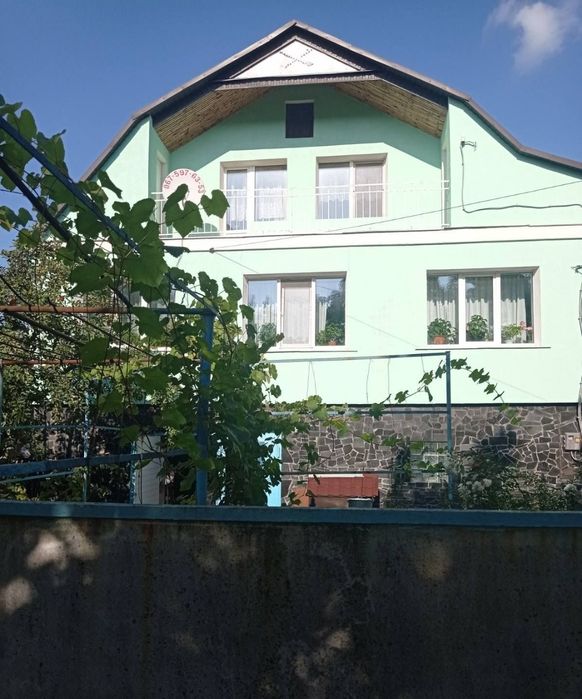 Продам затишний та просторий будинок у місті, для великої родини