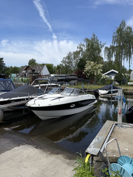 Łódź motorowa Bayliner 642 CUDDY w zestawie z przyczepa