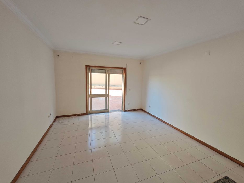 Excelente T1 com garagem e terraço, em Canidelo, Vila Nova de Gaia